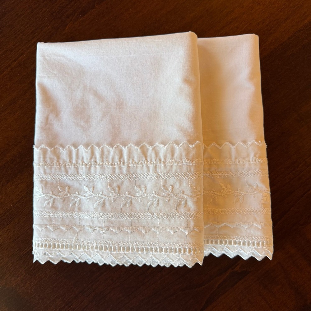 Vintage Cottagecore Lace Edge Cream Cotton Pillowcase Pair Shabby Chic Coquette